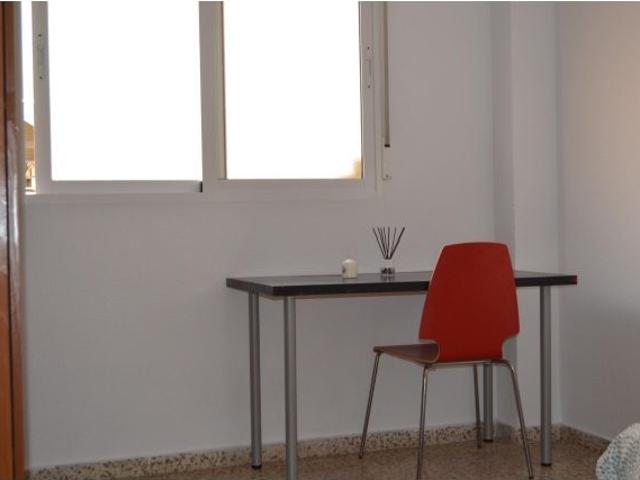 PISO CÉNTRICO DE ALQUILER PARA ESTUDIANTES