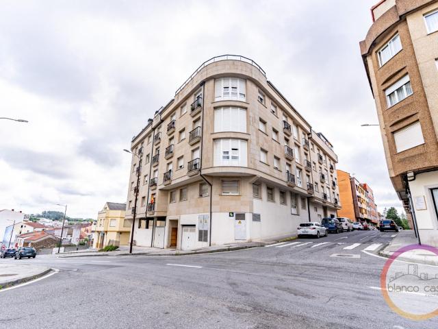 PISO CÉNTRICO EN CARBALLO CON GARAJE Y ASCENSOR | 124.990€
