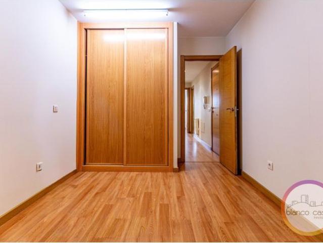 ? PISO CÉNTRICO EN CARBALLO CON GARAJE Y ASCENSOR | 124.990€