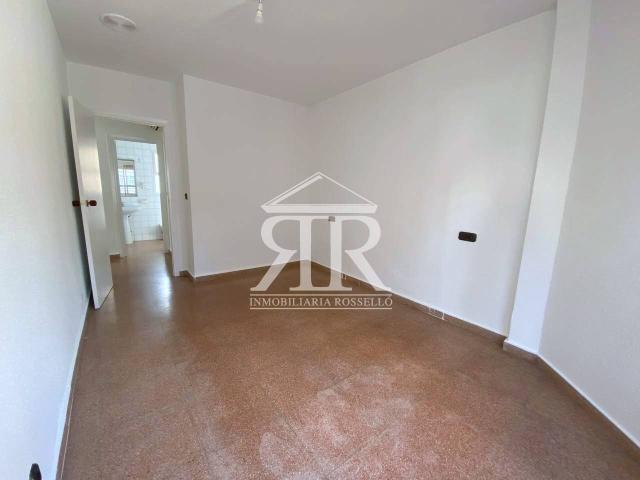 Piso céntrico junto al Paseo de la Colonia y a 5 minutos de la playa
