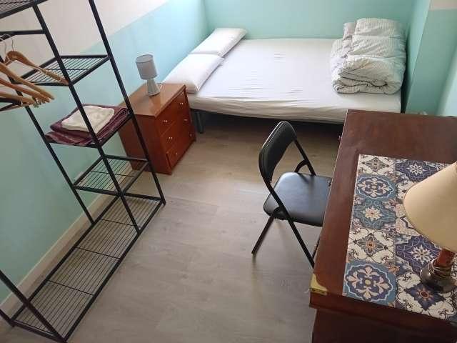 Piso compartido de 3 habitaciones en C. de Sáhara, Villaverde