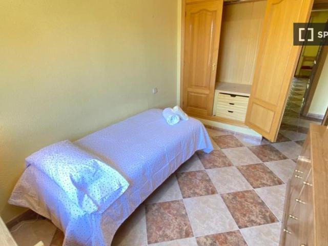 Piso compartido de 7 habitaciones en Entrevías, Madrid
