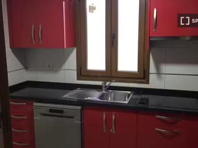 Piso compartido de 5 habitaciones en Granada