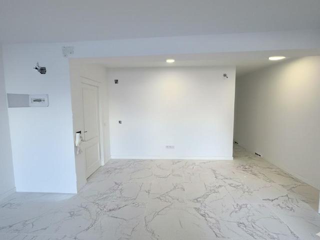 Piso completamente reformado – 3 habitaciones, y vistas parciales al mar