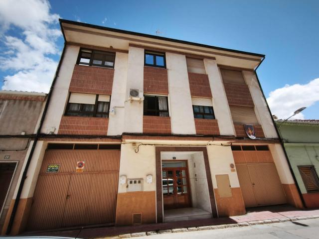 PISO CON 4 DORMITORIOS ZONA CENTRO, CON GARAJE Y TRASTERO TOTALMENTE EQUIPADA Y AMUEBLADA