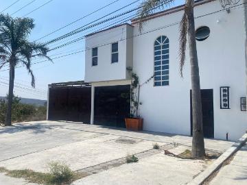 Piso con 5 lofts en renta cerca de Parque Industrial El Marqués