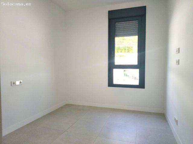 Piso con 3 habitaciones, terraza, jardín privado y vistas al campo de golf. Entrega Inmediata!