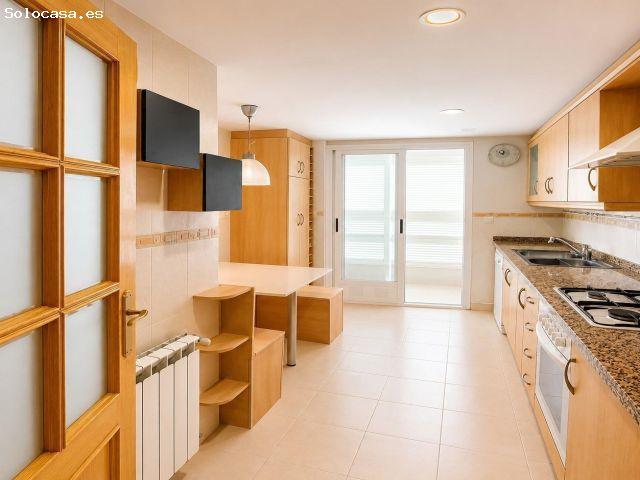 Piso con 3 habitaciones, terraza, piscina y garaje en Trinitat