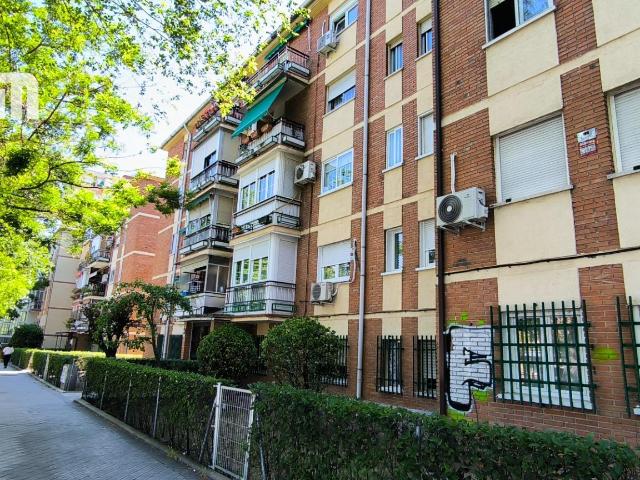 PISO CON TERRAZA ACRISTALADA Y TRES DORMITORIOS