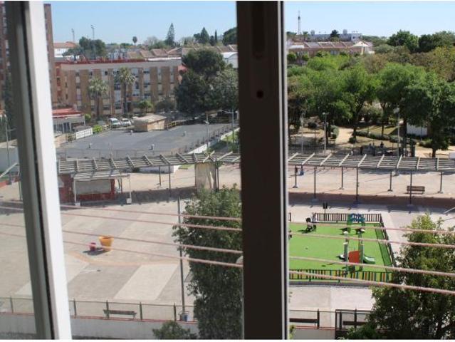 PISO CON TERRAZA EN NUEVA SEVILLA