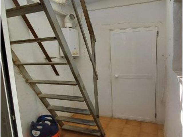 Piso con terraza, listo para entrar a vivir, junto a los juzgados