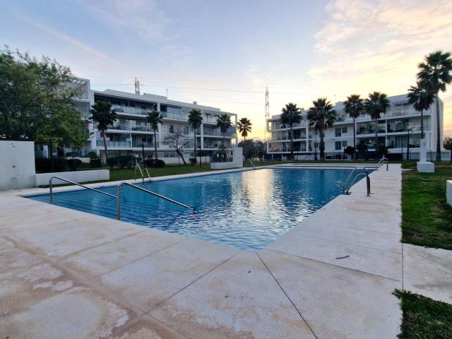 PISO CON TERRAZA, PISCINA Y GARAJE EN EL CAÑAVERAL – MÁLAGA
