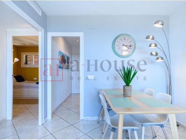PISO CON TERRAZA, PISCINA Y LICENCIA TURISTICA EN URBANIZACION VALLPINEDA, SITGES