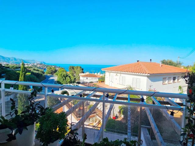 Piso con terraza, vistas al mar y garaje cerca del mar en Llançà – Vive la esencia de la Costa Brava