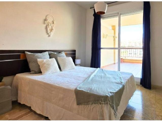 Piso con terraza y vistas despejadas en Las Colinas, Aguadulce