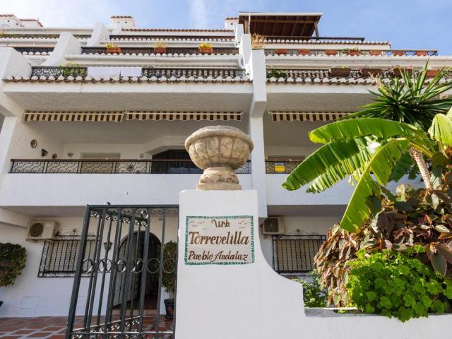 Piso con terraza y vistas en Almuñécar