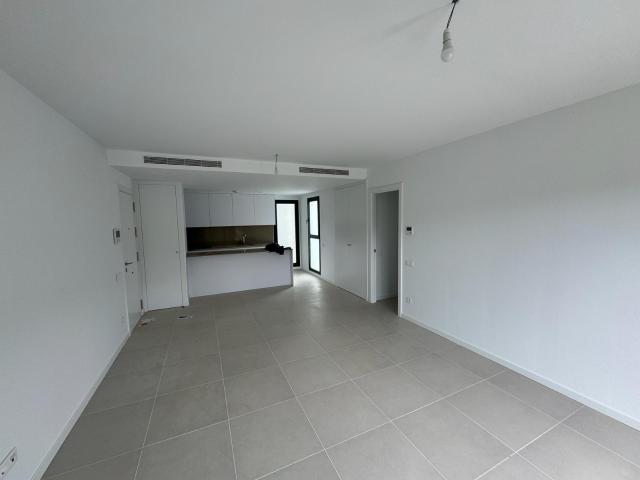 Piso con terraza 24 m2con vista al Mar. Con plaza de garaje y trastero. Piscina comunitaria