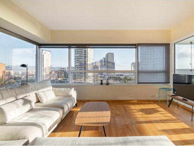 PISO CON VISTA AL MAR