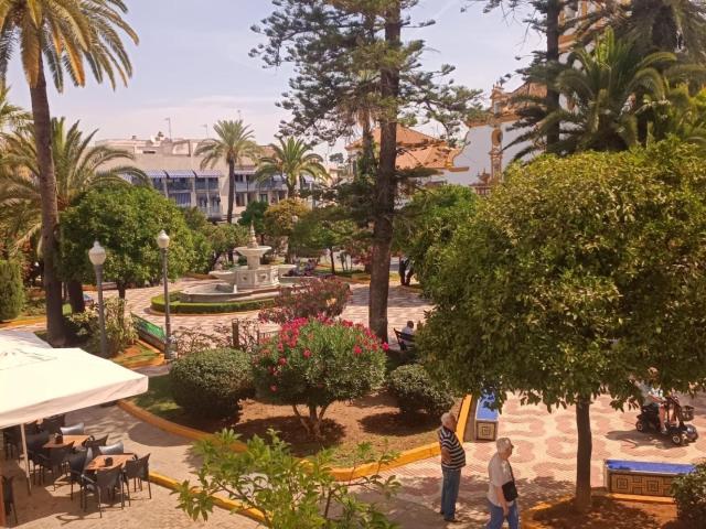 PISO CON VISTAS A LA PLAZA DE LA CONSTITUCIÓN. DOS HERMANAS