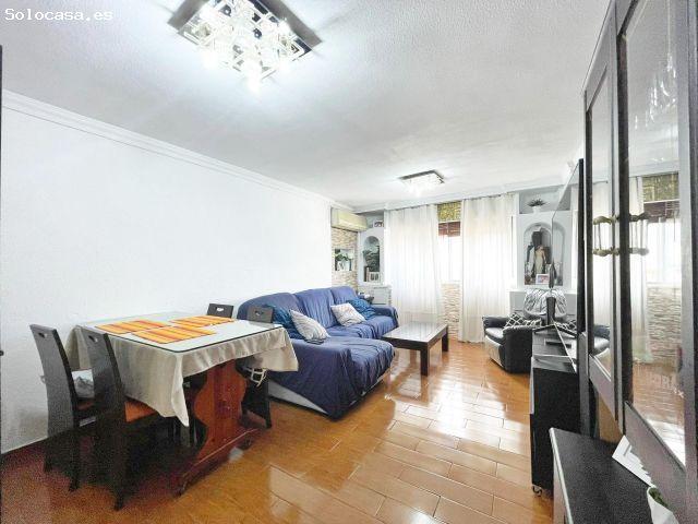 Piso con vistas despejadas, en esquina, con piscina y garaje en El Cónsul