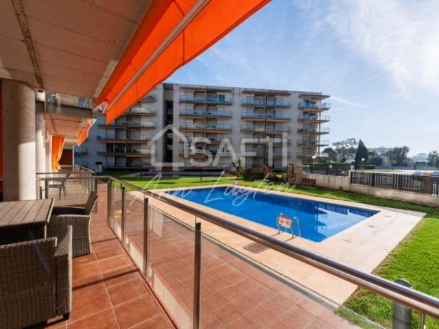 Piso con vistas piscina, parking y trastero, Roses