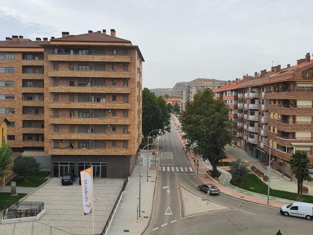 PISO CON ASCENSOR,4 DORMI, 2 GALERIAS,GARAJE Y VISTAS INCREÍBLES,TODO NUEVO