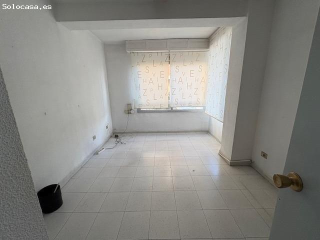 Piso con ascensor, terraza y tres dormitorios en Paseo Buenavista del Grao