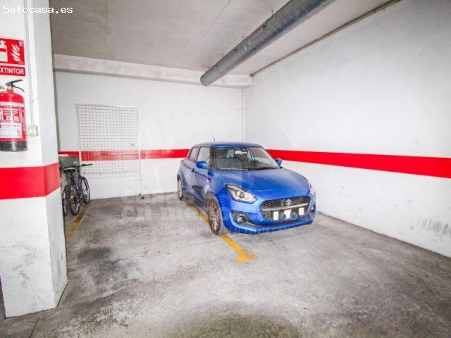 Piso con ascensor y dos parking en Mahón