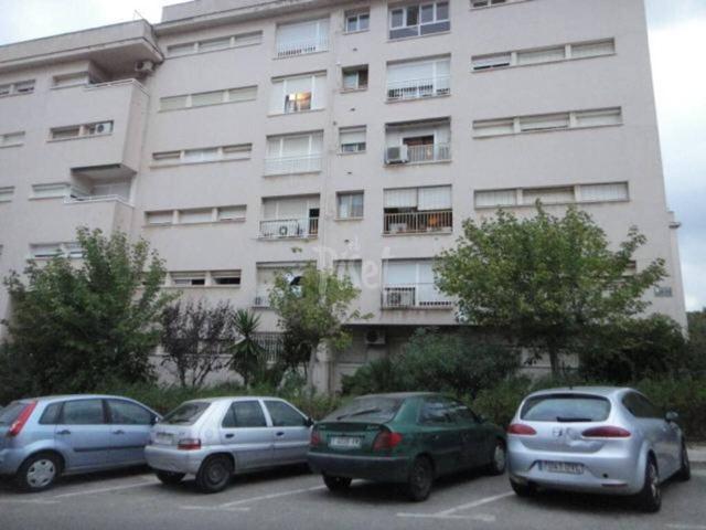 Piso con ascensor y gran potencial de reforma en la zona de Reus