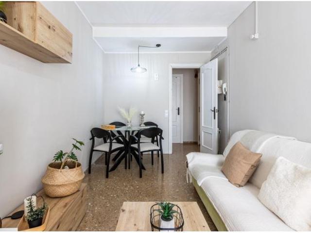 PISO CON BALCÓN PARA ENTRAR A VIVIR, FINCA DE SOLO DOS VECINOS