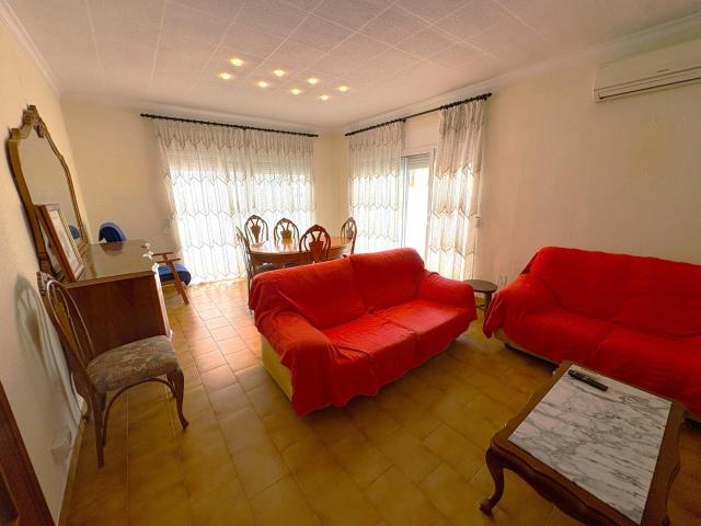 Piso con dos habitaciones dobles, Terraza con caseta. Céntrico
