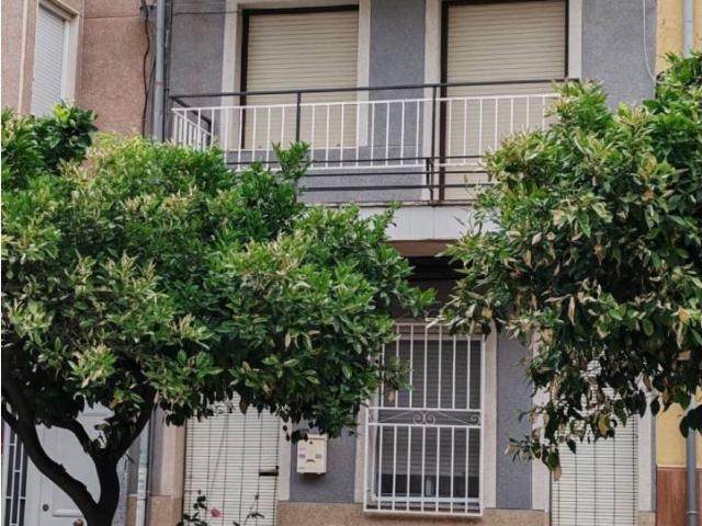 Piso con entrada independiente y sin gastos comunitarios