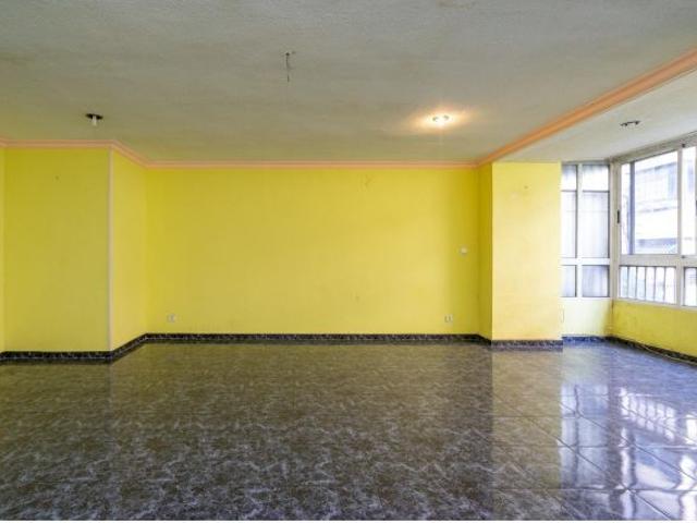 Piso con garaje en el centro de Alicante