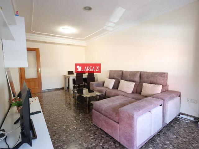 PISO CON GARAJE Y TRASTERO EN LA POBLA DE VALLBONA, ideal para inversores