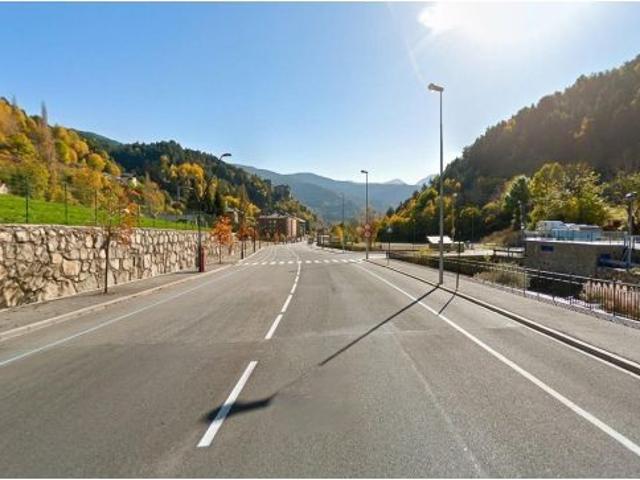 Piso con jardín de 27 m2, 4 habitaciones y dos parkigns a dos minutos del centro de la Massana
