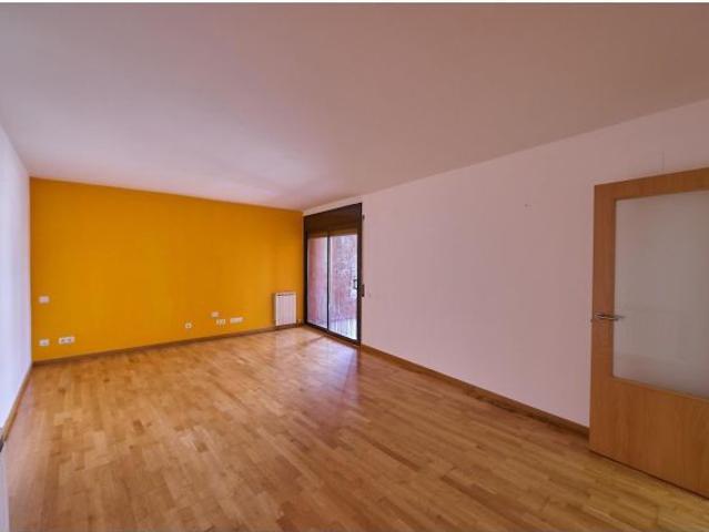 PISO CON PARKING Y TRASTERO
