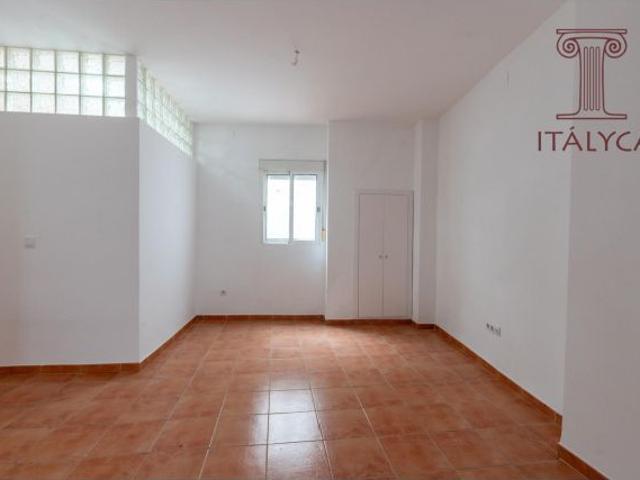 Piso con patio privativo junto a San Román