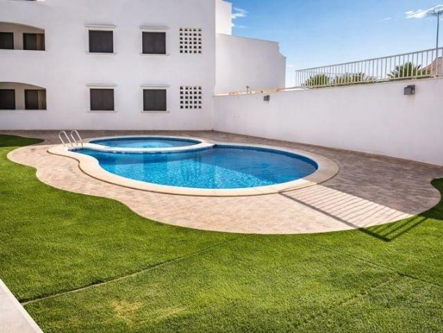 ¡Piso con piscina en San Cayetano! — 3 dormitorios, 2 baños y garaje