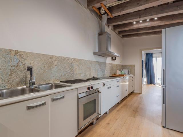 Piso de alquiler de temporada de hasta 11 meses en calle Carme Ciutat Vella reformado total Vivienda disponible ya