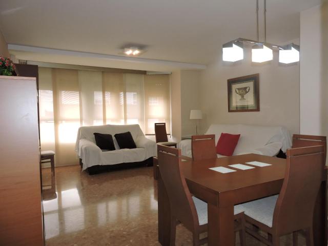 Piso de alquiler de 3 habitaciones y 2 bañós