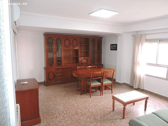 Piso de alquiler de 4 habitaciones, 2 baños y balcón