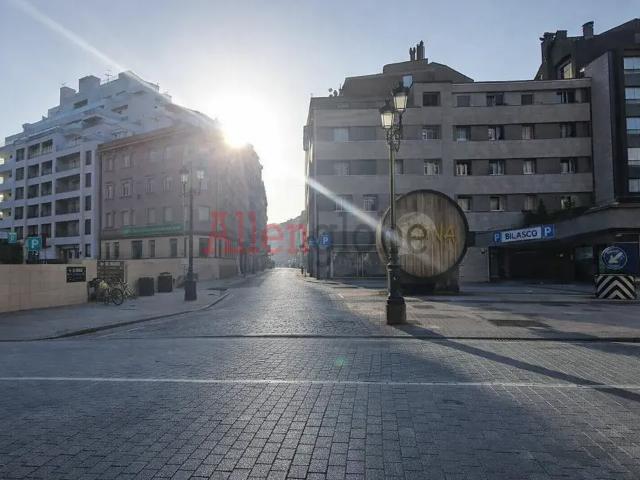 PISO DE ALQUILER EN OVIEDO SEMI AMUEBLADO ¡ MUY CENTRICO !