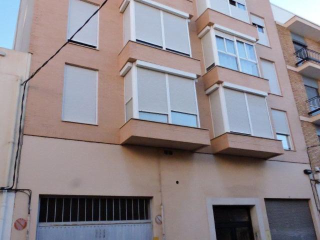Piso de alquiler en Benicalap de 3 habitaciones, 2 baño, balcón y garaje