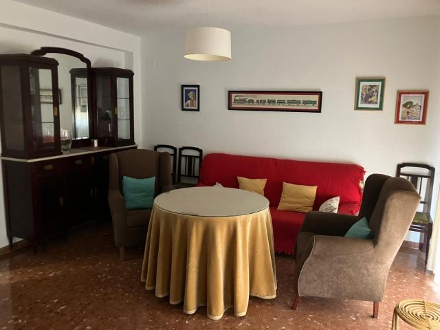 Piso de alquiler para estudiantes junto a Hotel Oxidado | Desde 265€ por habitación