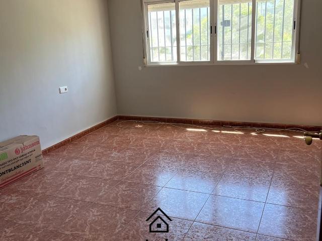 Piso de alquiler sin amueblar en Fuensanta / Santuario