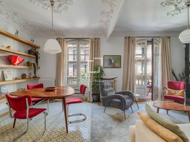 Piso de alto standing de 105 m2 en venta en Barcelona, España