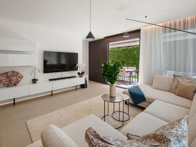 Piso de alto standing de 106 m2 en venta en Marbesa, Marbella, Málaga, Andalucía