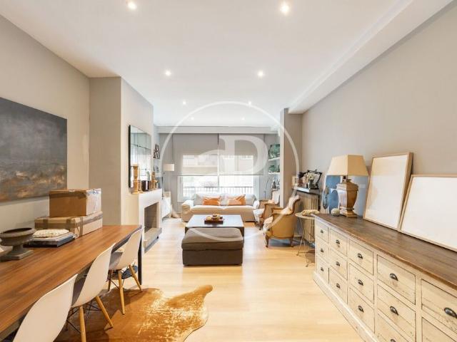 Piso de alto standing de 107 m2 en venta en Barcelona, Cataluña