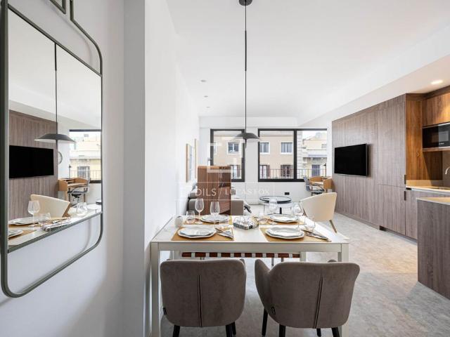 Piso de alto standing de 107 m2 en venta en Barcelona, España