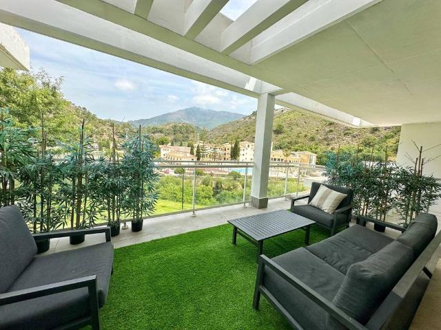 Piso de alto standing de 107 m2 en venta en Benahavís, Andalucía